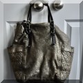 H21. Tod's handbag. 
